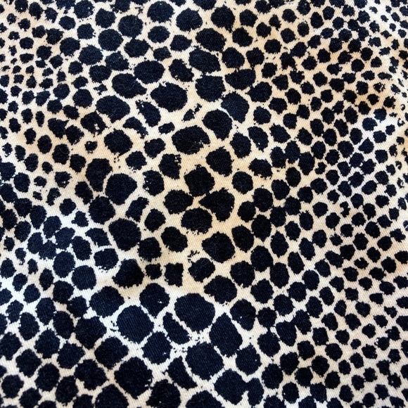 GAP‎ size 4 black and white snakeskin print super skinny cropped khaki pant - Picture 3 of 6